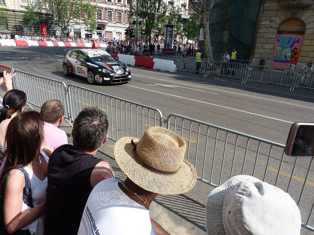 F1赛车装备进化：科技如何悄悄改写比赛（商业市场视角）